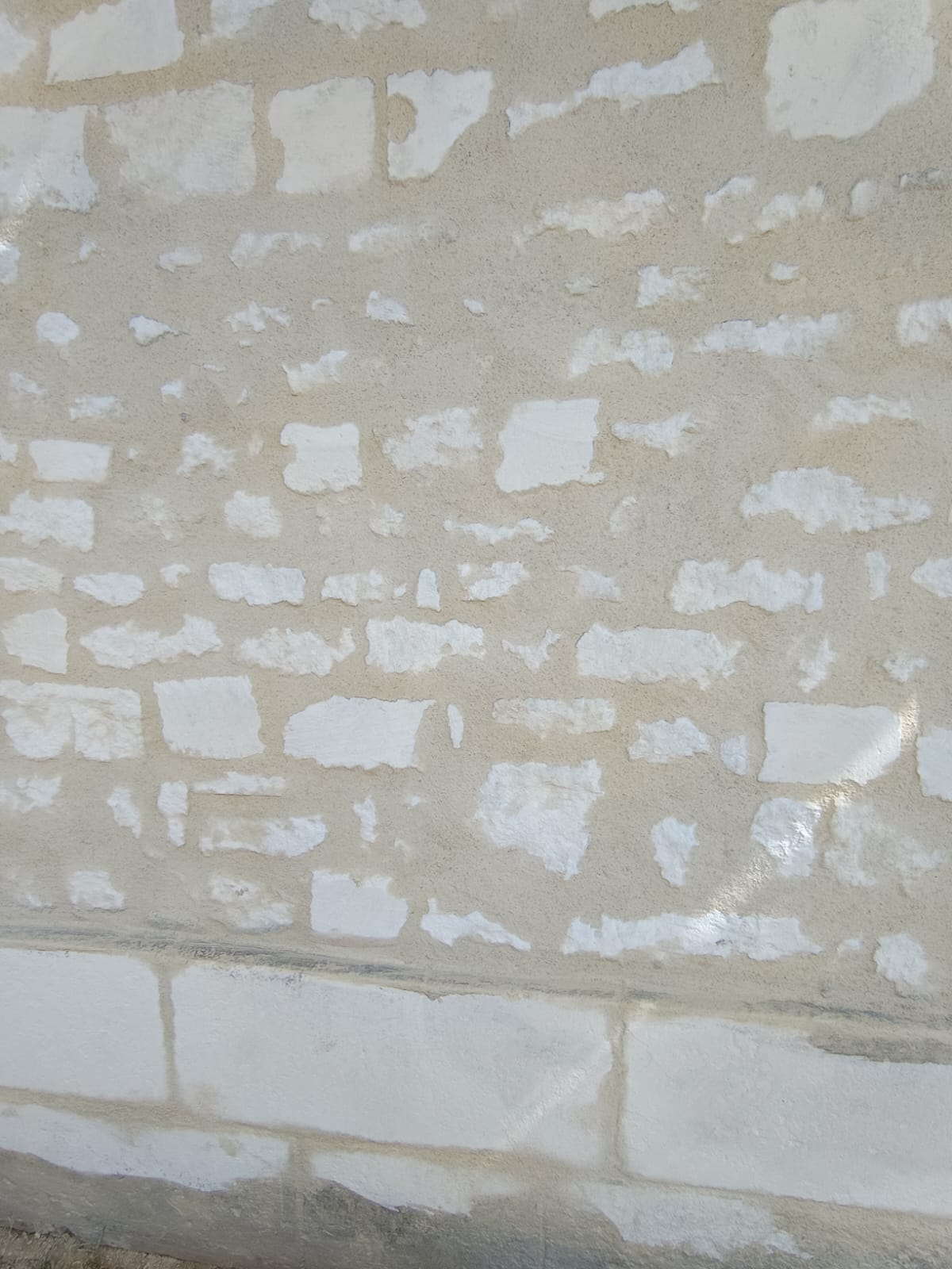 Ravalement de façade traditionnelle – moellon rejointoyé à la chaux